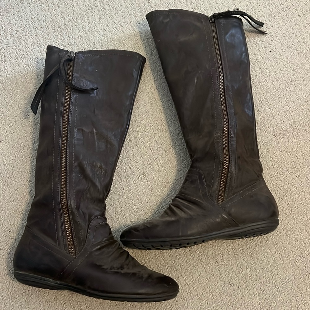 Women’s brown tall boots